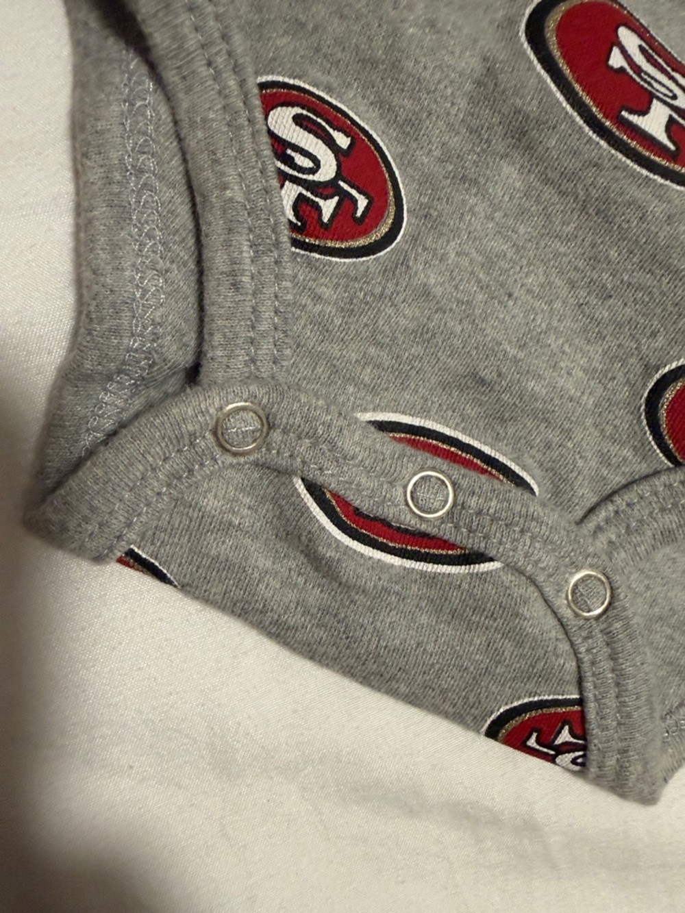 NFL San Francisco 49ers Gray & Red Baby One-Piece Bodysuit 3-6 months - Picture 4 of 5